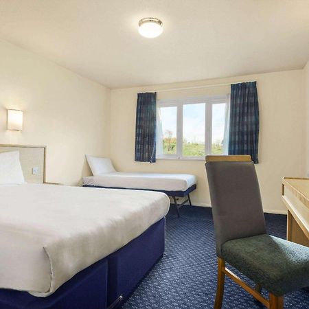 Days Inn Sutton Scotney North מראה חיצוני תמונה